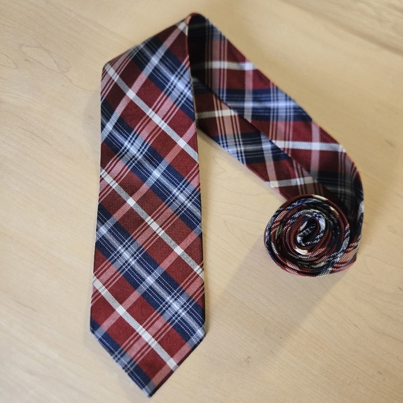 Brooks Brothers Classic Red and Blue Checkered Tie - Picture 3 of 6